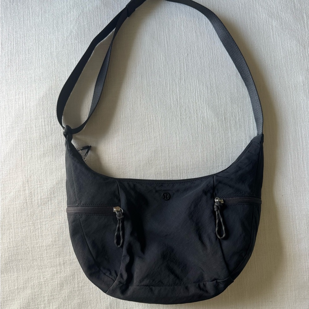 lululemon athletica Black Slouchy Sling Bag 6L